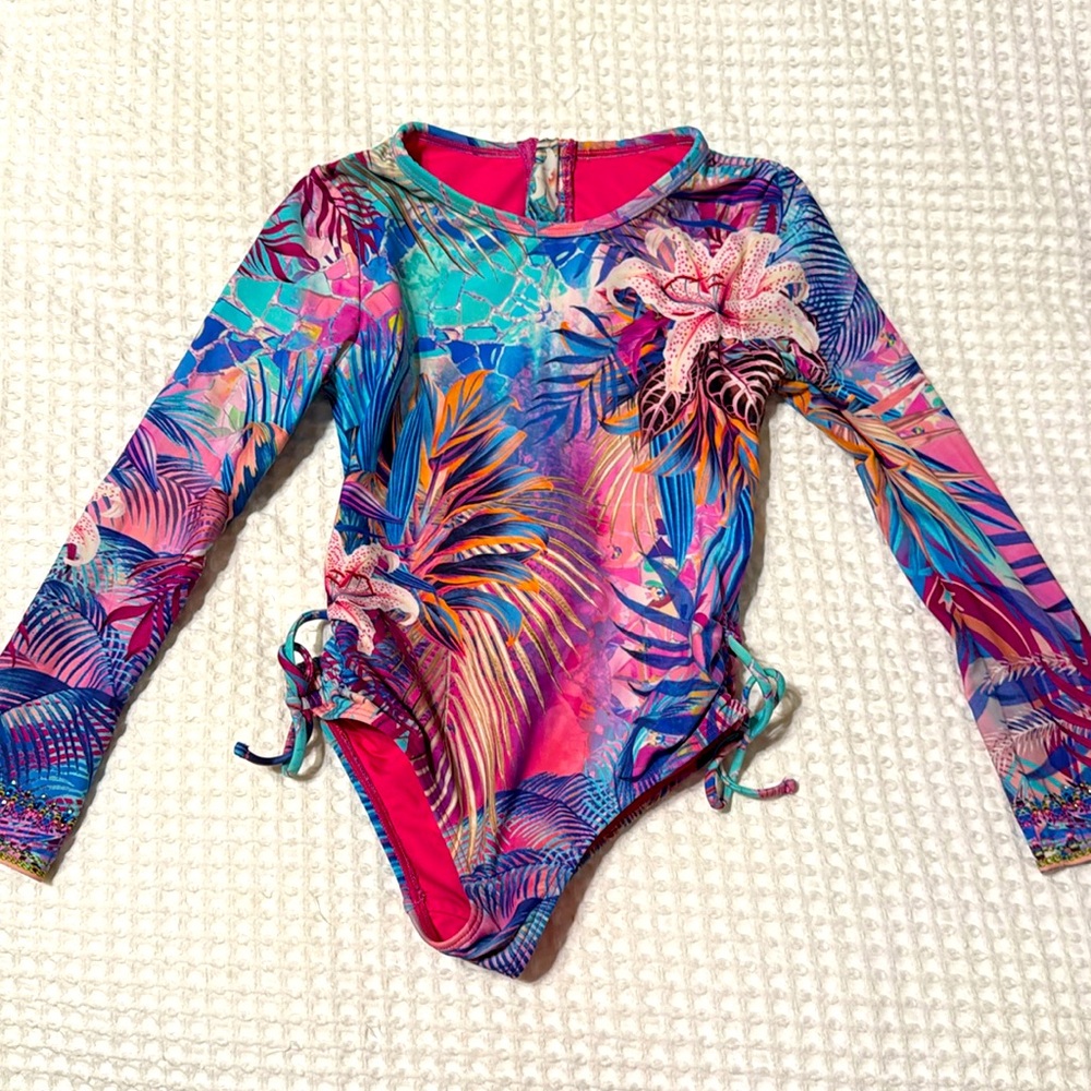 Little girls Camilla Rashgaurd 6